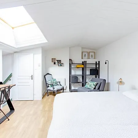 Apartment Superbe Duplex De 70m2 Avec 2 Chambres En Hyper Centre Au Calme Sur Cour Classe 3 Etoiles Avec Parking En Option La Rochelle (Charente-Maritime)