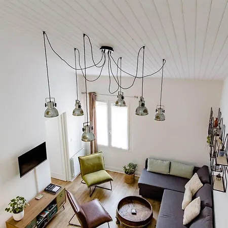 Superbe Duplex De 70m2 Avec 2 Chambres En Hyper Centre Au Calme Sur Cour Classe 3 Etoiles Avec Parking En Option Apartment *