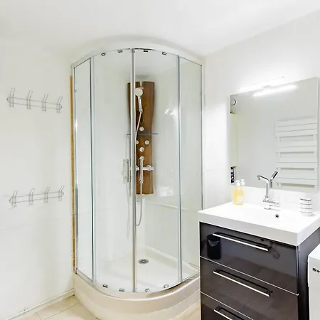 Superbe Duplex De 70m2 Avec 2 Chambres En Hyper Centre Au Calme Sur Cour Classe 3 Etoiles Avec Parking En Option