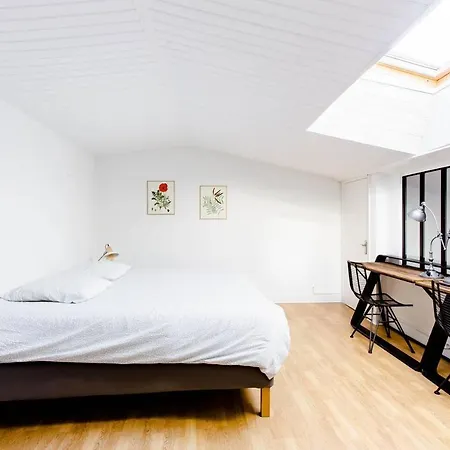 Superbe Duplex De 70m2 Avec 2 Chambres En Hyper Centre Au Calme Sur Cour Classe 3 Etoiles Avec Parking En Option Apartment *